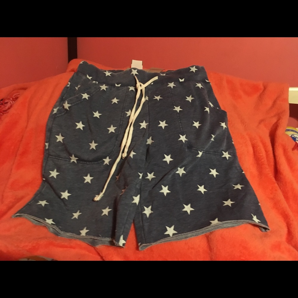 Alternative. Men's size medium.